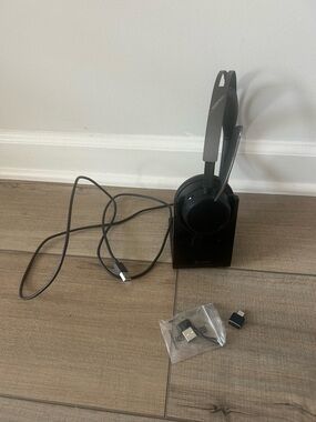Poly Plantonics Voyager Focus 2 Bluetooth Headset + Charging Stand & BT700 USB